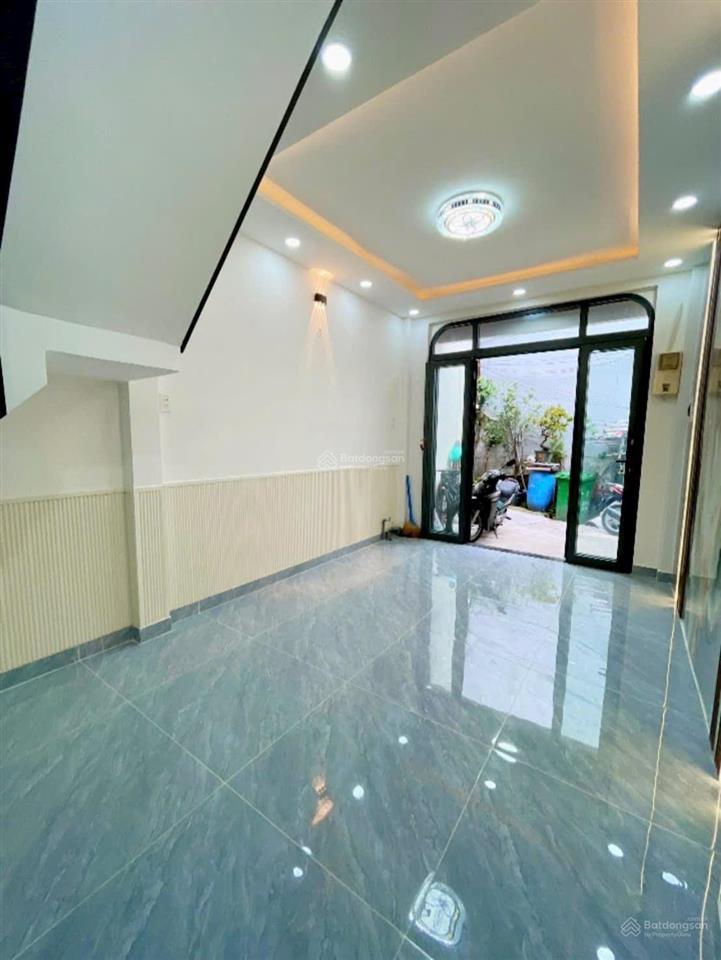 Bán nhà đẹp 2 tầng gần đường vĩnh hội. khu dân cư an ninh, hàng xóm thân thiện.