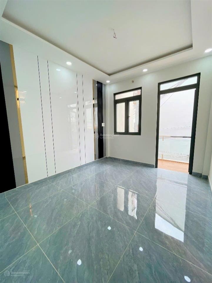 Bán nhà đẹp 2 tầng gần đường vĩnh hội. khu dân cư an ninh, hàng xóm thân thiện.