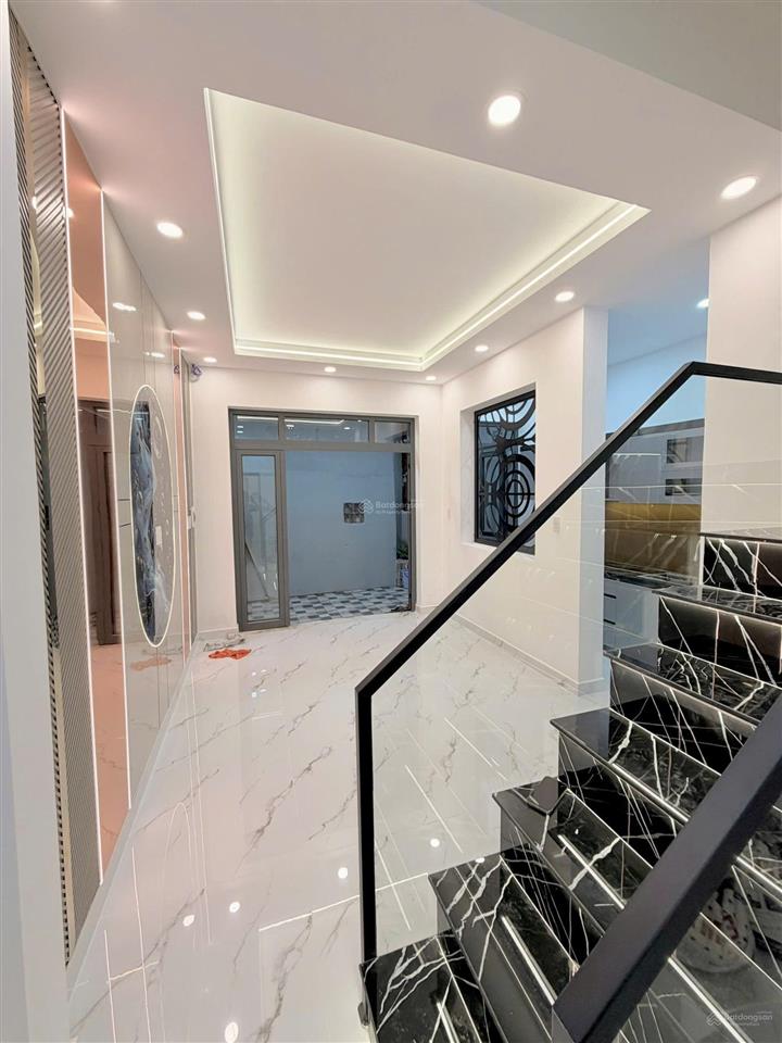 Bán nhà đẹp 2 tầng vào ở ngay. gần đường tôn đản. 53m chỉ 4ty890 tl khu an ninhyên tĩnh.