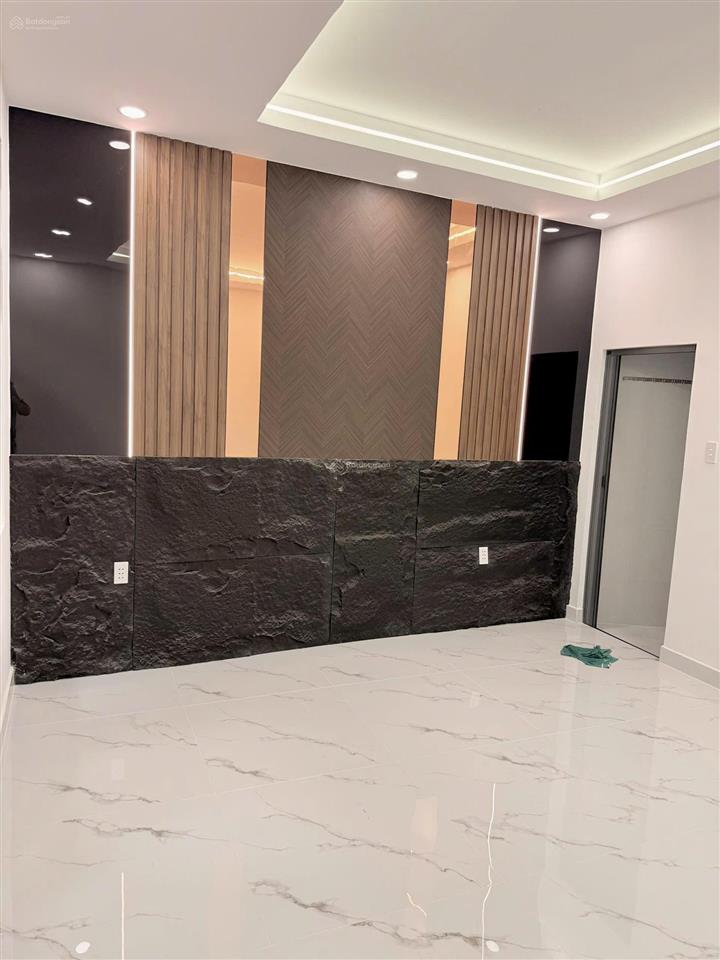Bán nhà đẹp 2 tầng vào ở ngay. gần đường tôn đản. 53m chỉ 4ty890 tl khu an ninhyên tĩnh.
