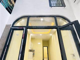 Bán nhà đẹp vào ở ngay. có tầng trệt cho người lớn tuổi.