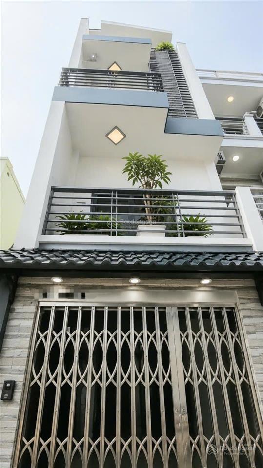 Bán nhà mới 4 tầng sát mặt tiền đường vĩnh khánh. khu dân trí cao và yên tĩnh.