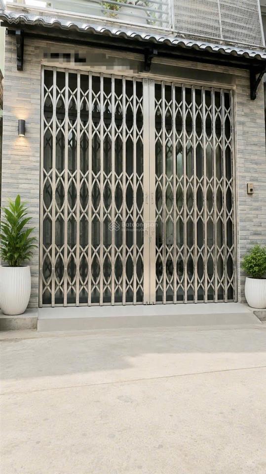 Bán nhà mới 4 tầng sát mặt tiền đường vĩnh khánh. khu dân trí cao và yên tĩnh.