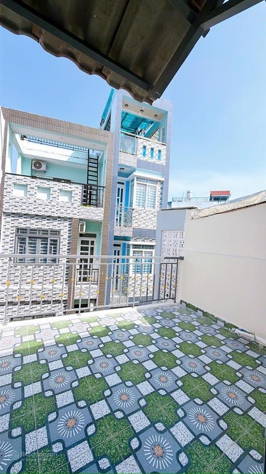 Bán nhà 4 tầng vào ở ngay. mặt tiền hẻm nối liền đường khánh hội và vĩnh khánh.
