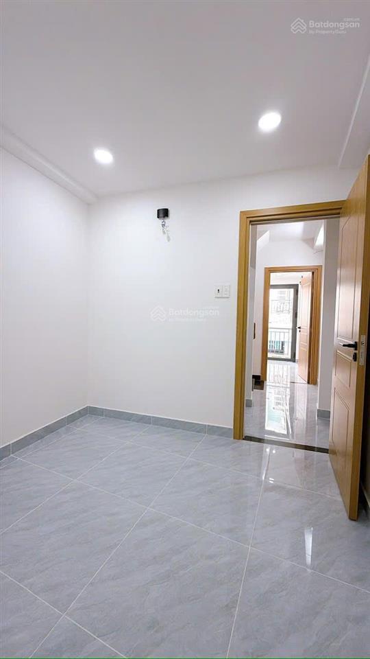 Bán nhà 4 tầng vào ở ngay. mặt tiền hẻm nối liền đường khánh hội và vĩnh khánh.