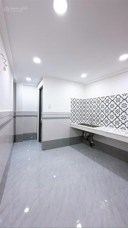 Bán nhà 4 tầng vào ở ngay. mặt tiền hẻm nối liền đường khánh hội và vĩnh khánh.