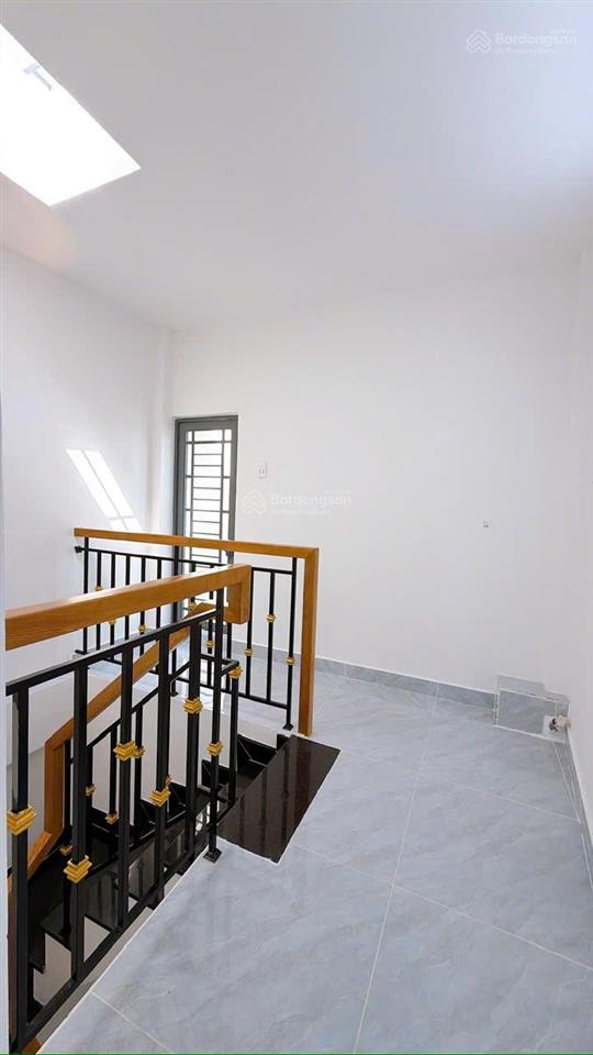 Bán nhà 4 tầng vào ở ngay. mặt tiền hẻm nối liền đường khánh hội và vĩnh khánh.