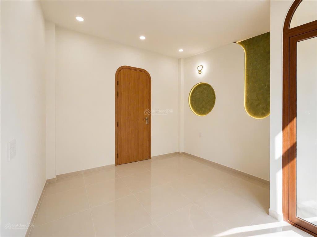 Bán nhà đẹp 4 tầng vào ở ngay. trên đường hoàng diệu hẻm rộng thông thoáng.