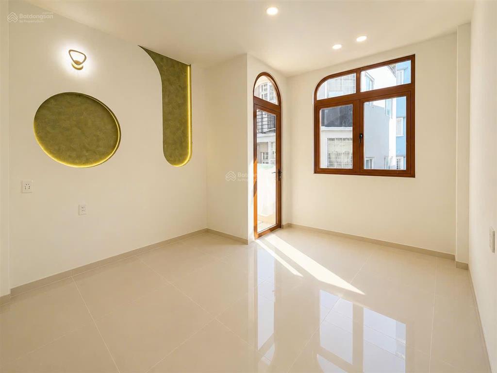 Bán nhà đẹp 4 tầng vào ở ngay. trên đường hoàng diệu hẻm rộng thông thoáng.