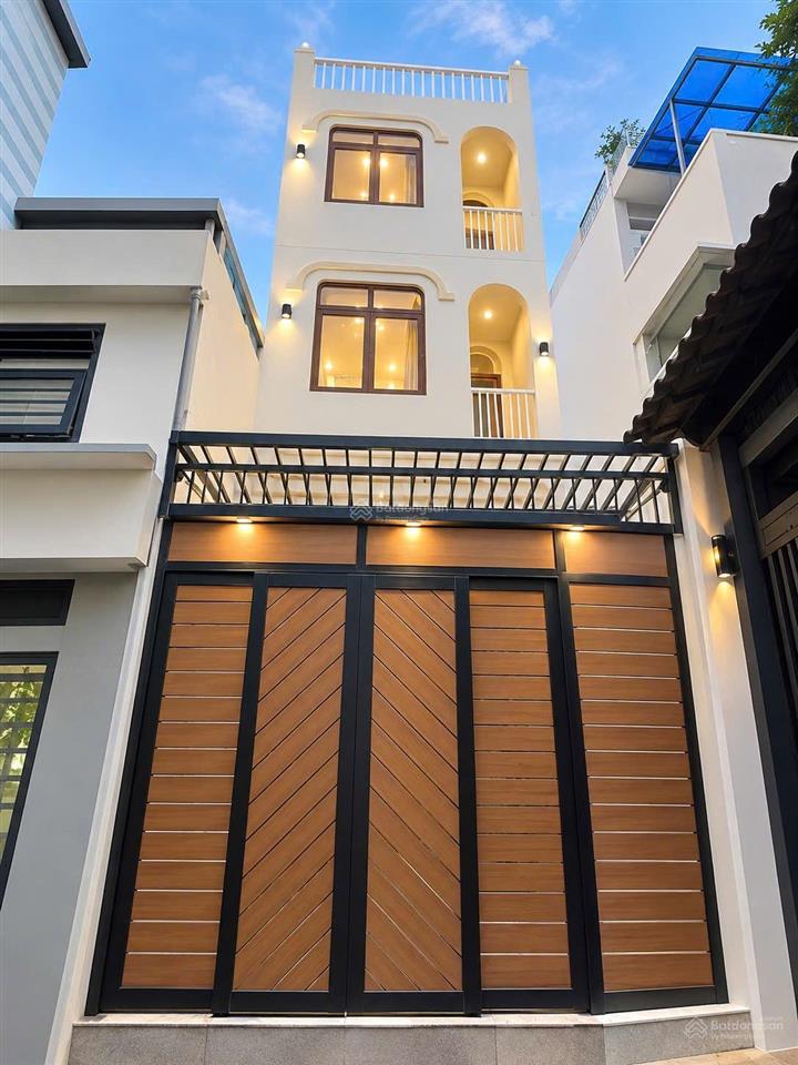 Bán nhà đẹp 4 tầng vào ở ngay. trên đường hoàng diệu hẻm rộng thông thoáng.
