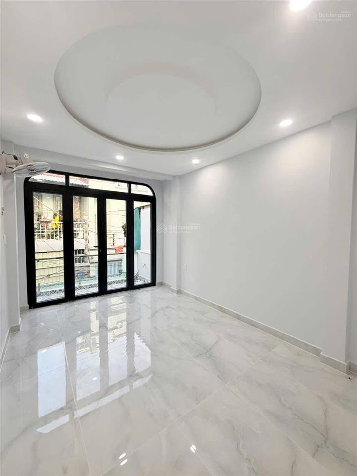 5.7 tỷ x 3 tầng khu yên tĩnh và an ninh. có phòng dưới đất. gốc thoáng mát