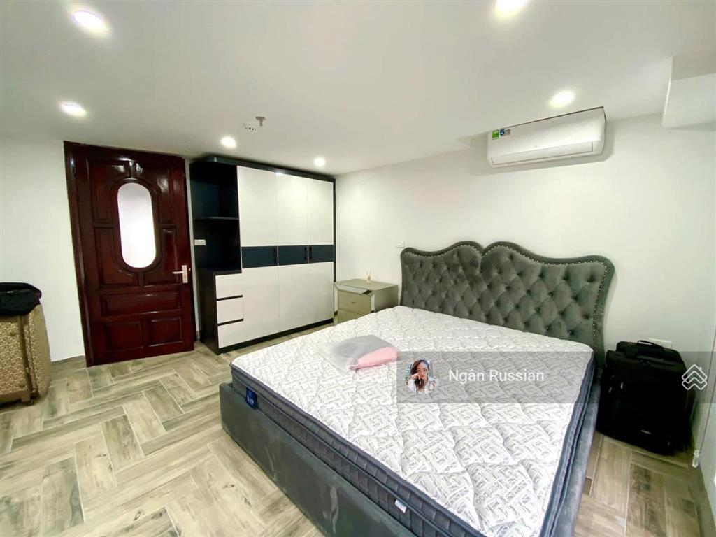 Vị trí kim cương bán tòa nhà 8 tầng mặt phố quang trung, dt 200m2, mặt tiền 10m. quận hoàn kiếm