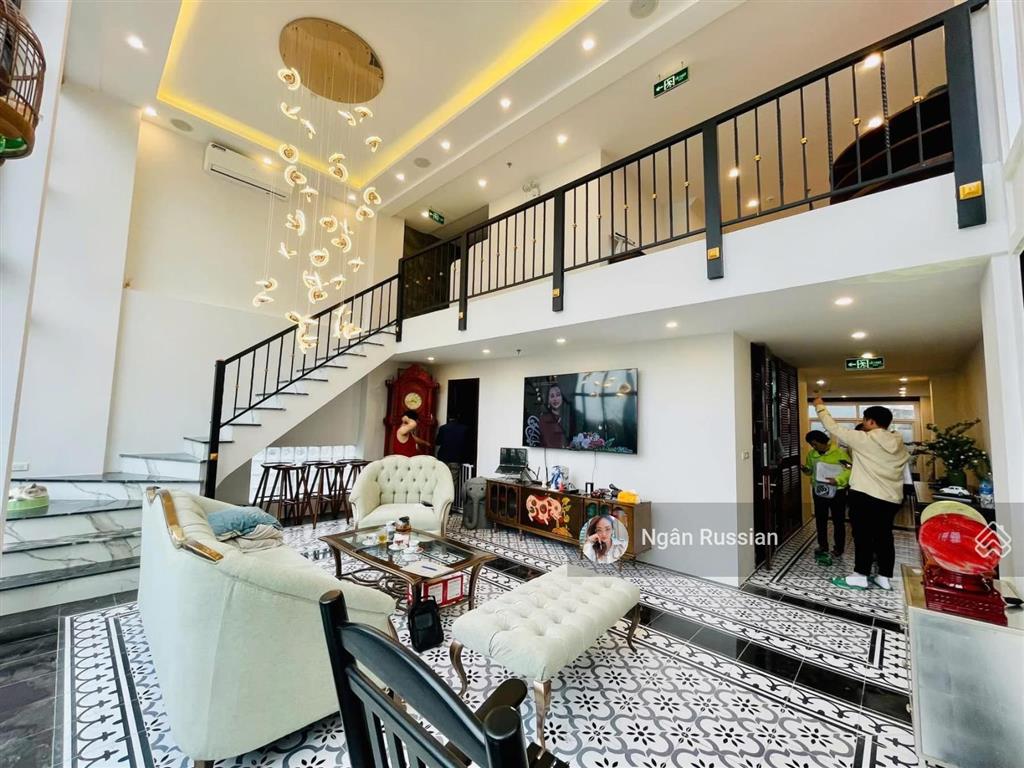 Vị trí kim cương bán tòa nhà 8 tầng mặt phố quang trung, dt 200m2, mặt tiền 10m. quận hoàn kiếm