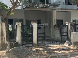 Chủ cần bán căn nhà thô 3 tầng nằm trong dự án nghỉ dưỡng gami ecocharm. nằm bên dòng sông cu đê