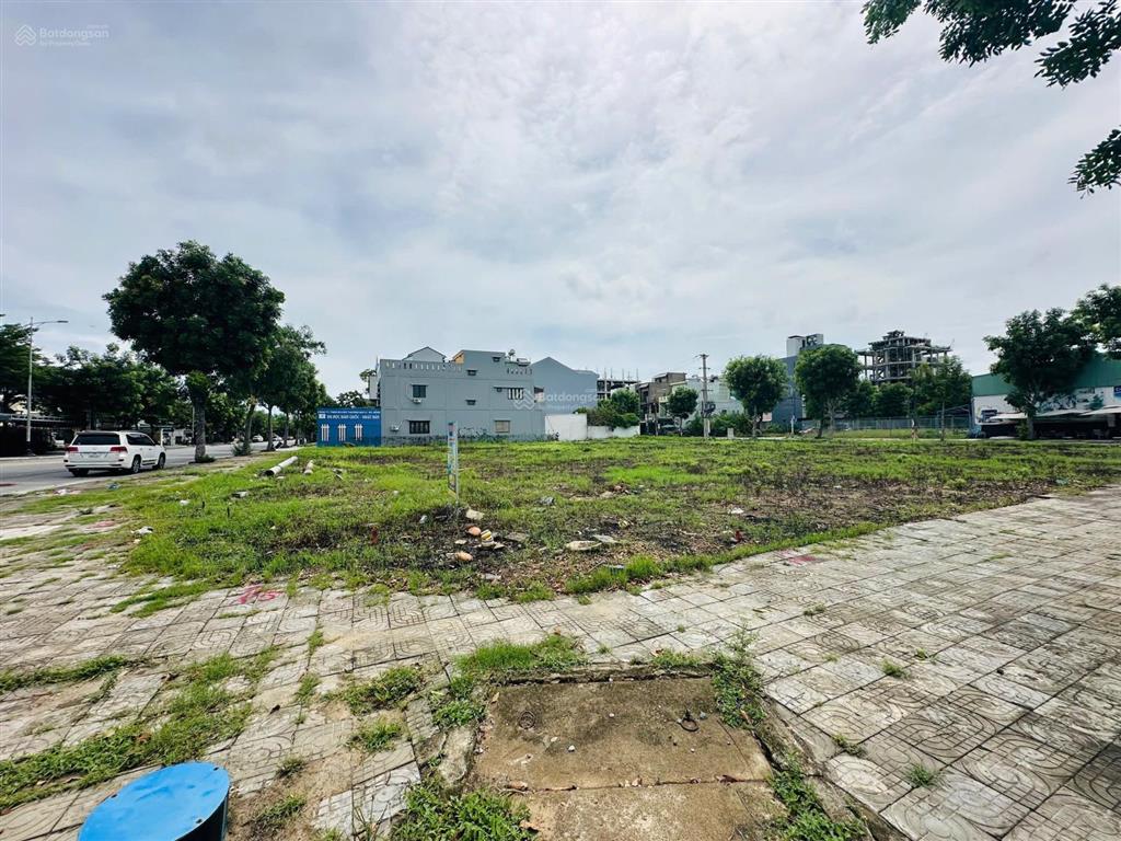 Cục đất lớn sót lại mặt tiền chương dương view sông đối diện dự án sun group