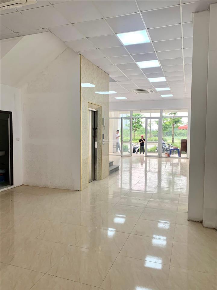 Cho thuê nhà mp lê quang đạo kéo dài ( luis đại mỗ) diện tích 105m x5 tầng thông sàn thang máy,45tr