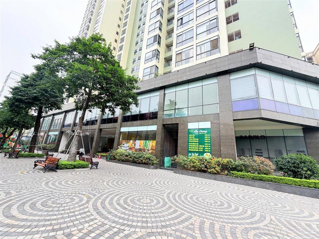 Cho thuê sàn văn phòng tại ngã tư nguyễn trãi , 300m. có đầy đủ pccc giá 9usd/m