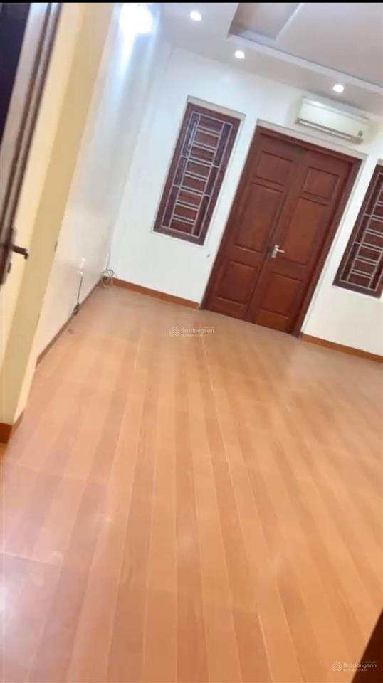 Cho thuê nhà ngõ 116 nguyễn xiển dt 55m2 x 4 tầng giá 18 triệu/tháng  0886 810 ***