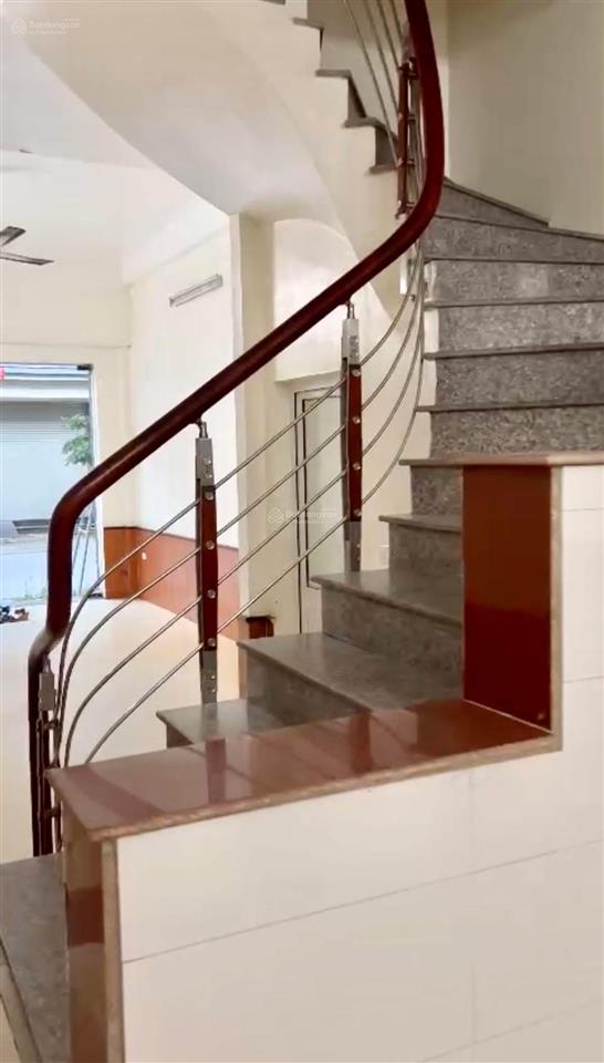 Cho thuê nhà ngõ 116 nguyễn xiển dt 55m2 x 4 tầng giá 18 triệu/tháng  0886 810 ***