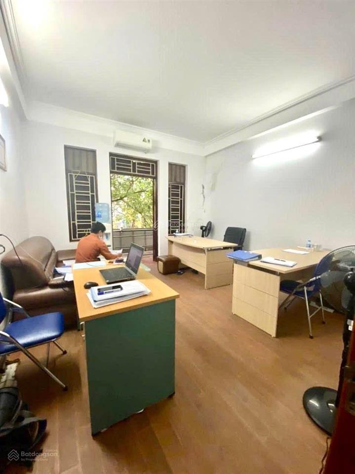 Cho thuê nhà tại 125 phố trung kính, 20 triệu, 60m2 x 4 tầng, mt 5m. ô tô tránh vỉa hè kinh doanh