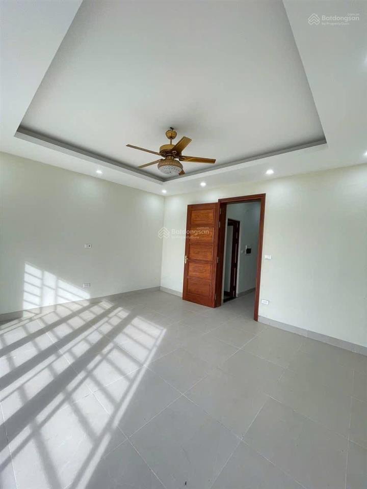 Cho thuê nhà phân lô khuất duy tiến, ngụy như kom tum, dt 60m x5 tầng, mt 5m giá 20tr