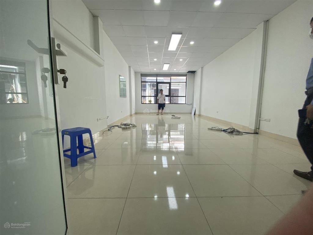 Cho thuê nhà phân lô, ô tô tránh ngõ 140 nguyễn xiển dt 55m2 x 4 tầng giá 18 triệu  0886 810 ***