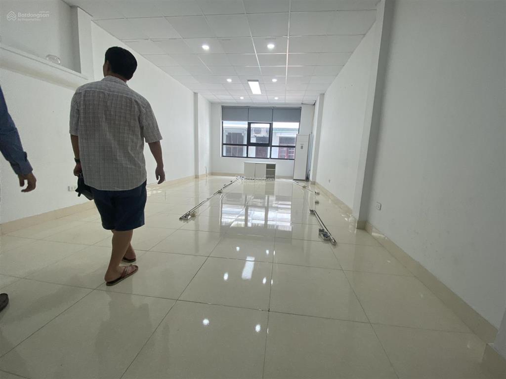 Cho thuê nhà phân lô, ô tô tránh ngõ 140 nguyễn xiển dt 55m2 x 4 tầng giá 18 triệu  0886 810 ***