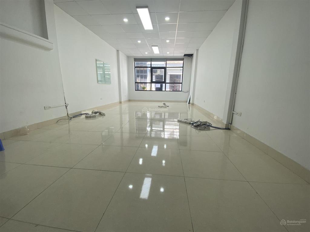Cho thuê nhà phân lô, ô tô tránh ngõ 140 nguyễn xiển dt 55m2 x 4 tầng giá 18 triệu  0886 810 ***