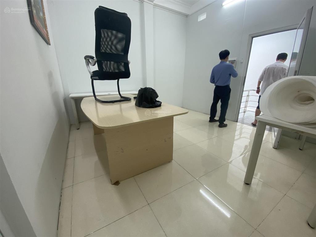 Cho thuê nhà phân lô, ô tô tránh ngõ 140 nguyễn xiển dt 55m2 x 4 tầng giá 18 triệu  0886 810 ***