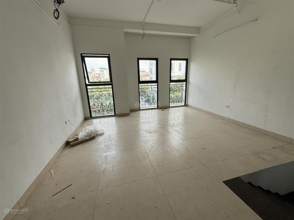 Cho thuê nhà liền kề đại kim nguyễn xiển, dt 90m x5 tầng thông sàn, thang máy, 35tr/th có tl