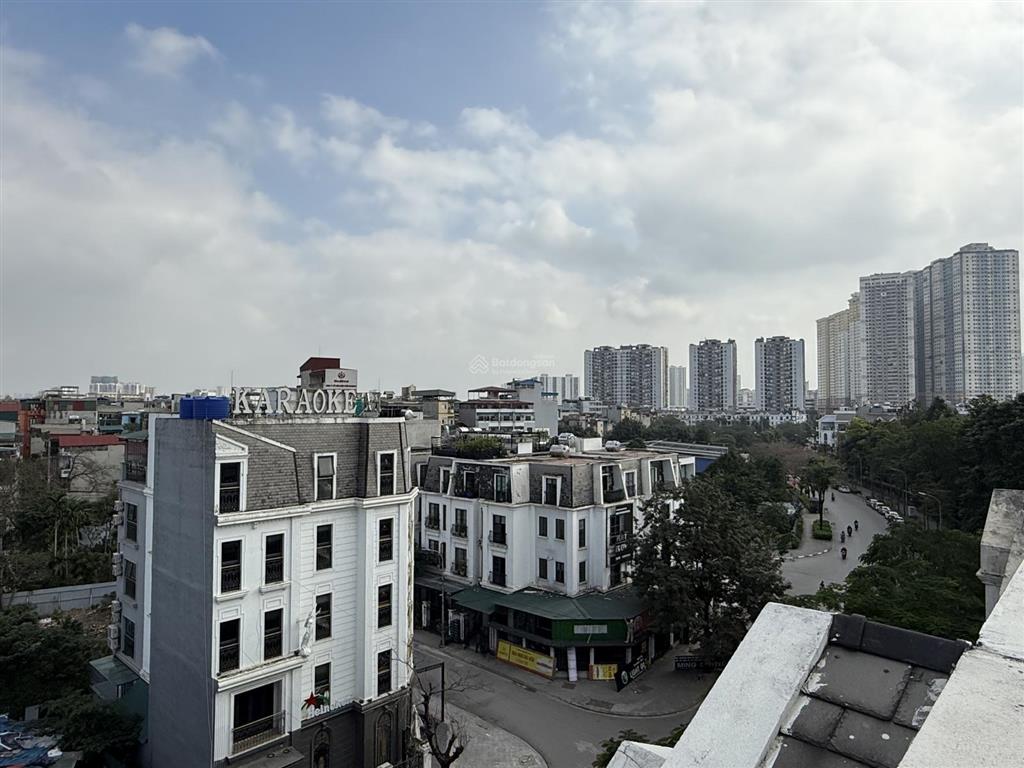 Cho thuê nhà liền kề đại kim nguyễn xiển, dt 90m x5 tầng thông sàn, thang máy, 35tr/th có tl