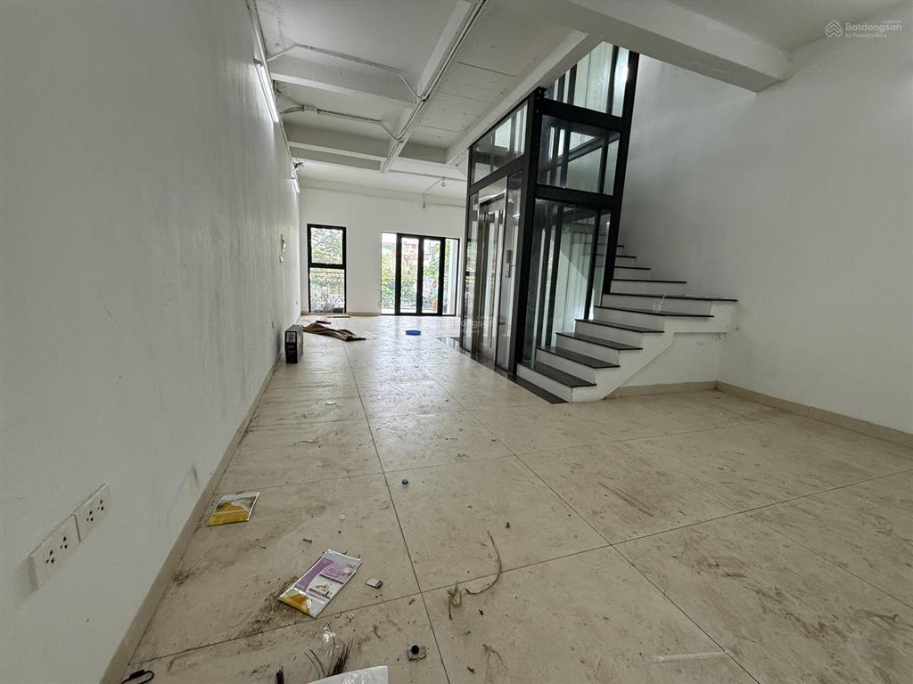 Cho thuê nhà liền kề đại kim nguyễn xiển, dt 90m x5 tầng thông sàn, thang máy, 35tr/th có tl