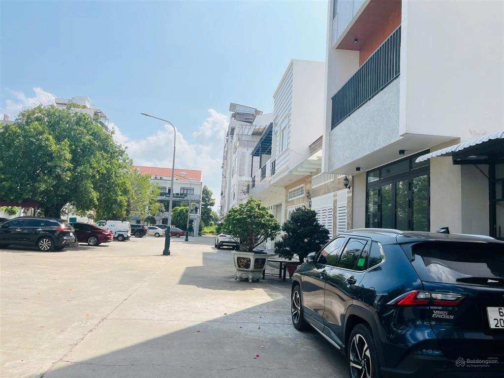 Cho thuê mặt tiền lý thái tổ  ngang 10m dtsd 720m² (thích hợp ngân hàng  công ty)