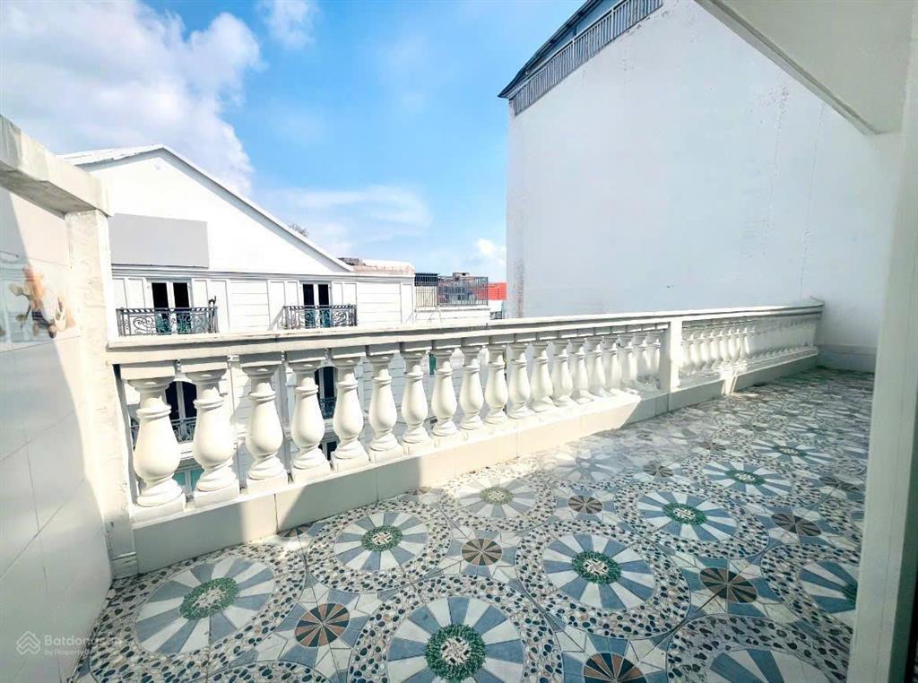 Cho thuê mặt tiền lý thái tổ  ngang 10m dtsd 720m² (thích hợp ngân hàng  công ty)