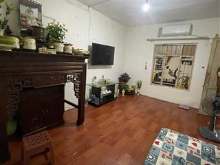 Tập thể giảng võ, tầng 4, 65m2 (35,2 m2 sổ đỏ) 2 ngủ, chỉ 3. x tỷ