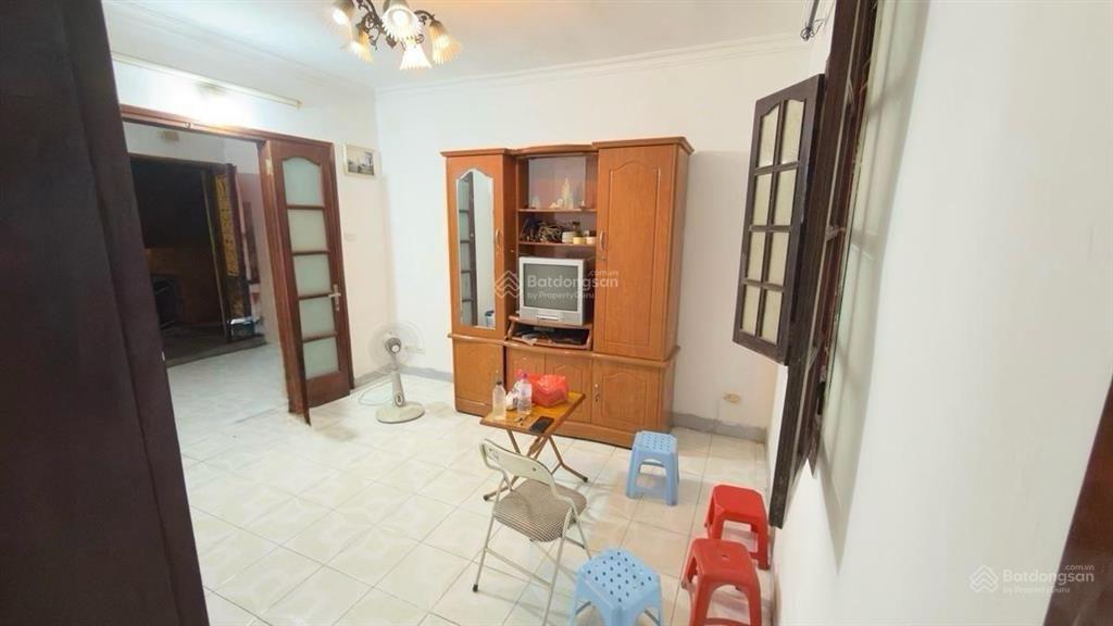 Tập thể phương mai, lô góc, 50m2 (47 m2 sổ đỏ) 2 ngủ, nhỉnh 3 tỷ.