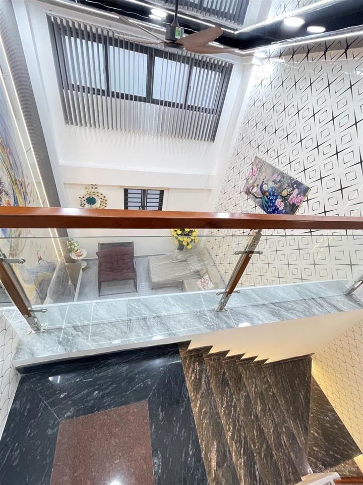 Siêu hiếm  hẻm nhựa kế mặt tiền  hơn 7 tỷ  5 tầng 5pn, 5wc.