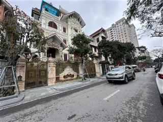 Biệt thự văn quán view hồ kinh doanh nhộn nhịp dt210m 4 tầng  mt11m giá 7x tỷ