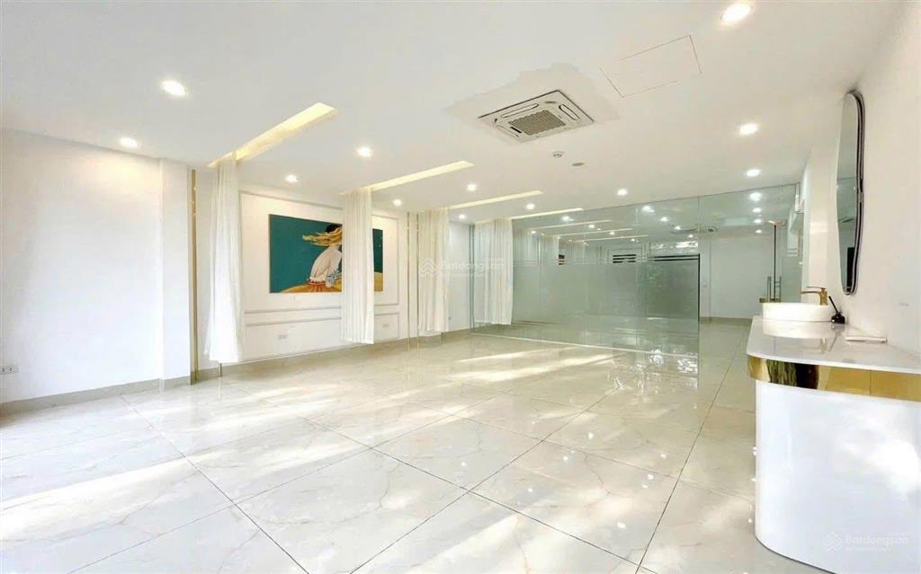 Bán tòa nhà mặt phố hoàng ngân9 tầng 1 hầm,thang máycho thuê 1.5 tỷ/năm vị trí đẹpgiá 48.2 tỷ