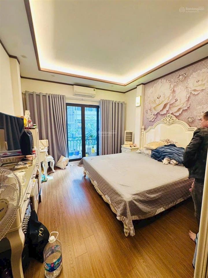 Bán nhà phố tôn đức thắng  trung tâm đống đa  phân lô ô tô vào nhà  nhà đẹp  42m*6t6t16 tỷ