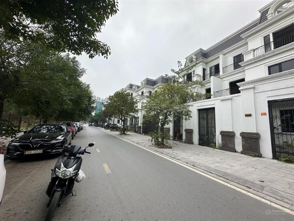 Biệt thự roman plaza tố hữuđẳng cấp thượng lưu dt200m 4 tầng mt12m, vỉa hè rộng3 ô tô tránh