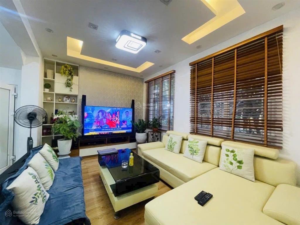 Bán nhà phố yên lãng, phân lô cán bộ2 thoángôtô vào nhà  cách phố 20m. dt 46m24 tầngchỉ 15 tỷ