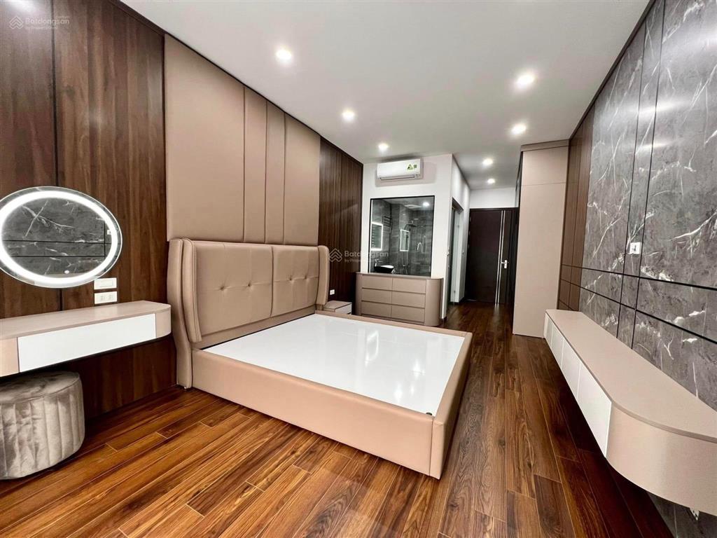 Bán nhà phố trung kính vị trí kinh doanh nhộn nhịp phân lô  vỉa hè  ô tô tránh  2 mặt ngõ