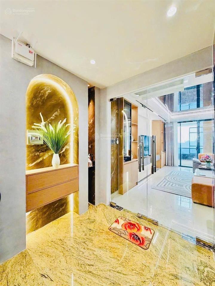 Bán 8 tầng thang máy nhà kim mãô tô tránhgần hồ,60mmt4.5mvừa ở vừa kdvpgiá 26.5 tỷ