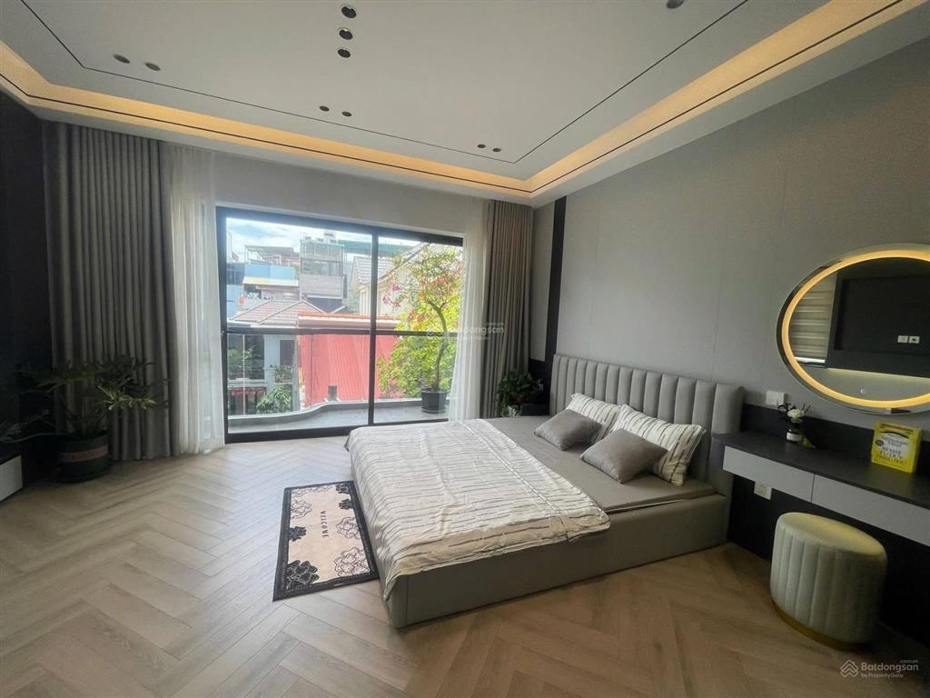 Bán nhà phố hoàng cầu ô tô tránhcách phố 30m kdvpdt55m 5 tầngmt4m 2 thoángchỉ 18 tỷ