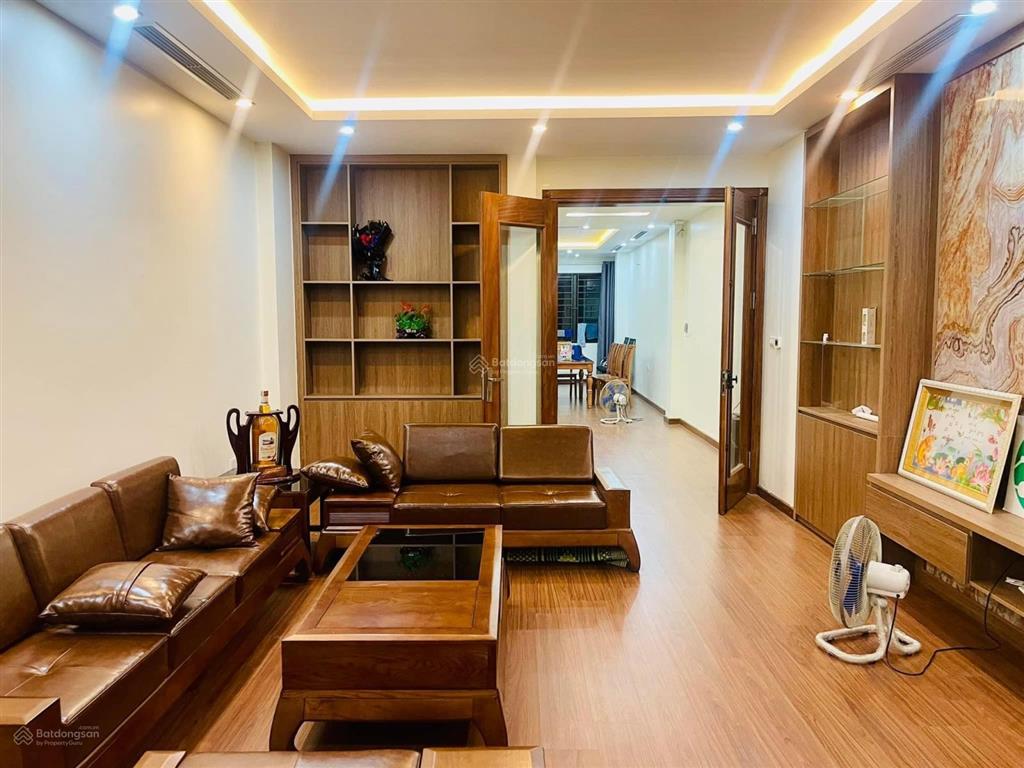 Bán nhà phố nguyễn chí thanh,ô tô vào nhà  15m ra mặt phốdt45m 5 tầng  mt4m nhỉnh 18 tỷ