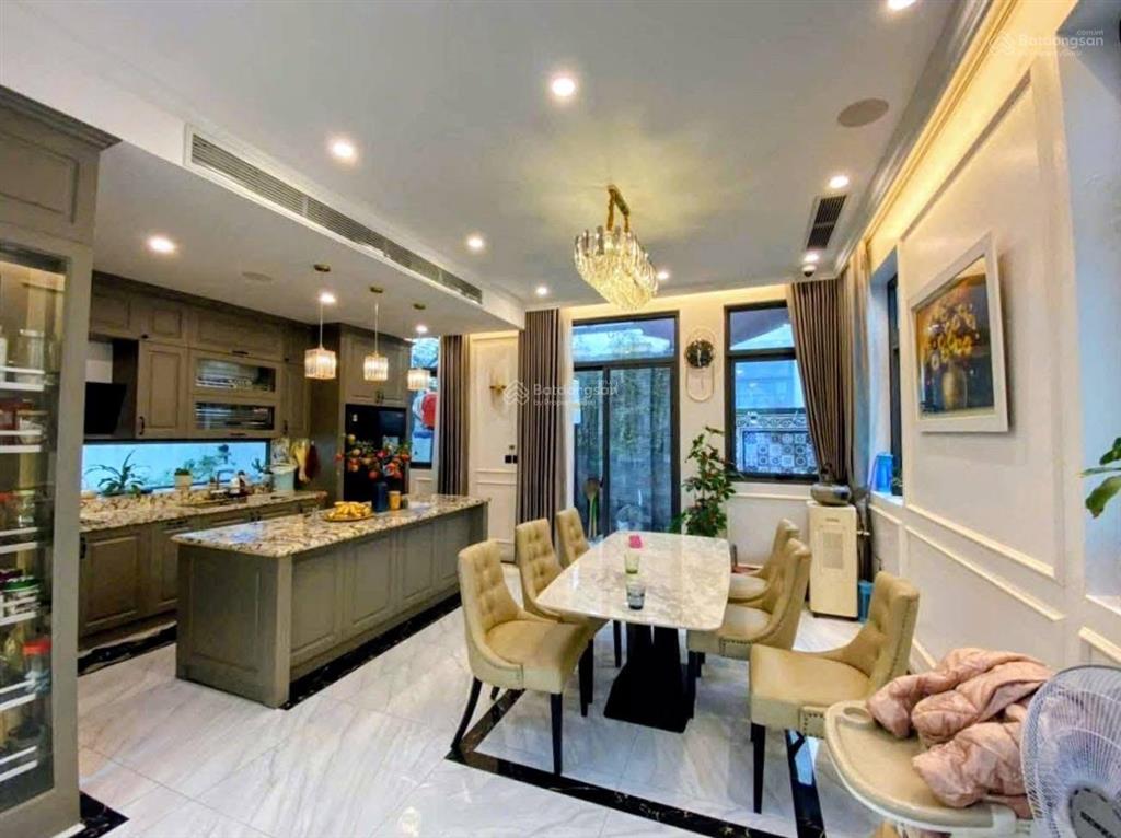 Bán nhà đẹp nguyên hồngphân lô ô tô vào nhà 68m6 tầng thang máymt5mgần phố2x tỷ
