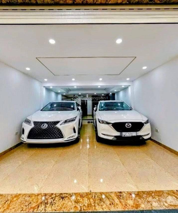 Bán nhà đẹp nguyên hồngphân lô ô tô vào nhà 68m6 tầng thang máymt5mgần phố2x tỷ