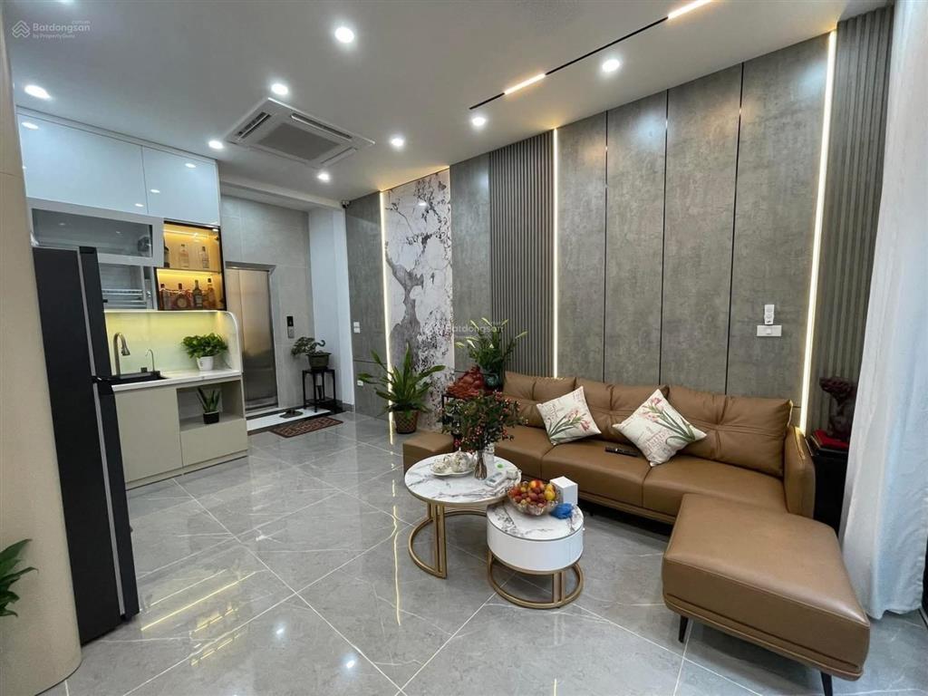 Bán nhà phố trần duy hưngphân lô ô tô tránhgần phốdt68m7 tầng thang máy mt4.5m28.x tỷ