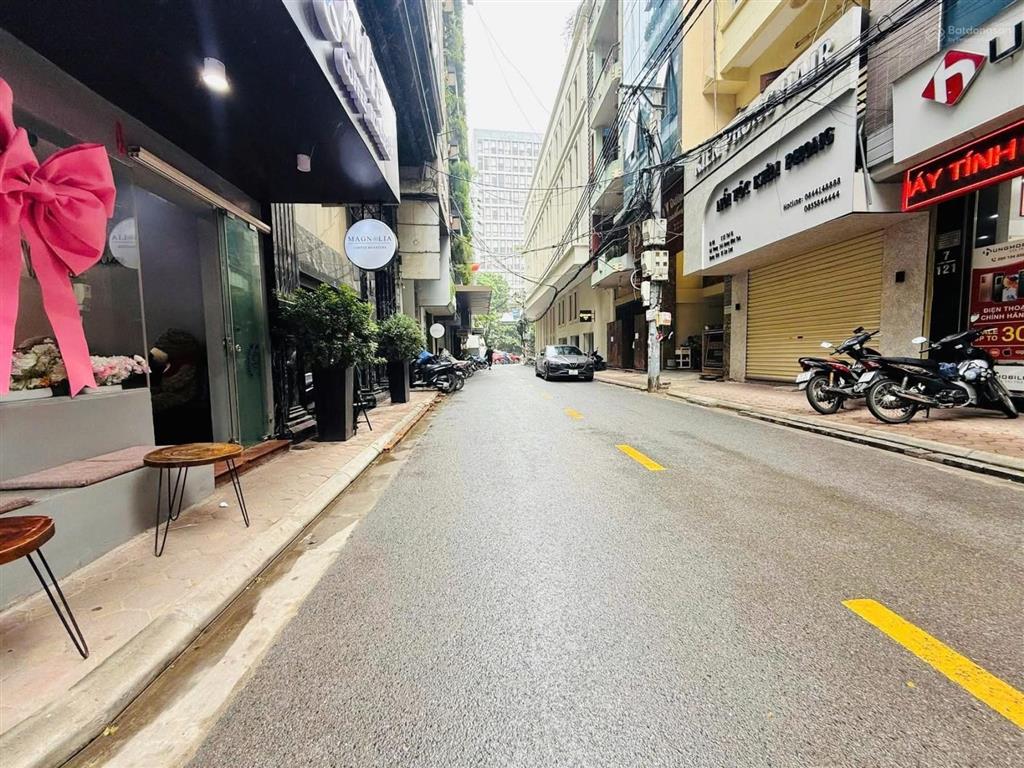 Bán nhà phố trần duy hưngphân lô ô tô tránhgần phốdt68m7 tầng thang máy mt4.5m28.x tỷ